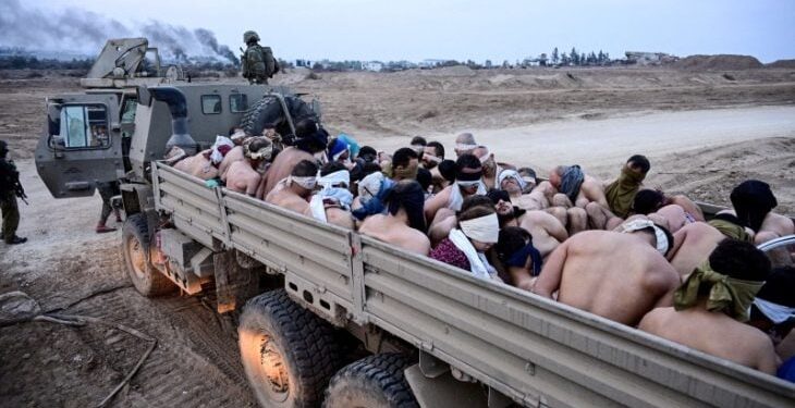 صحيفة إسبانية: اعتقال الفلسطينيين عراة يحيل إلى أحلك لحظات صعود النازية في ألمانيا ومعتقلات بينوشيه في تشيلي- (فيديو وصور)