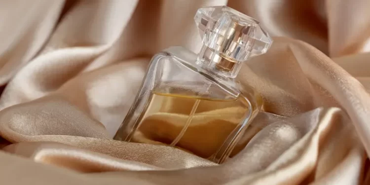 أمضينا العمر نحفظ العطور في المكان الخاطئ.. خبيرة تكشف