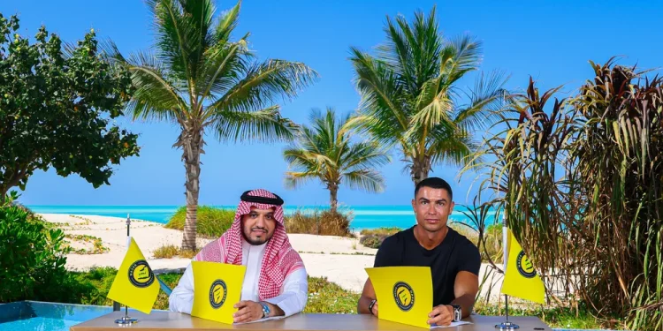 “العقد الذهبي لرونالدو” 16 عامل منزلي وطائرة و2.5 مليون ريال يوميا