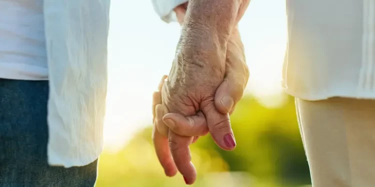 عقد قران “استثنائي” في العراق.. العروسان تخطى عمرهما الـ90!