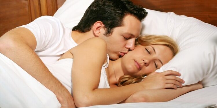 فائدة ممارسة العلاقة الحميمة بصورة منتظمة لصحة المرأة