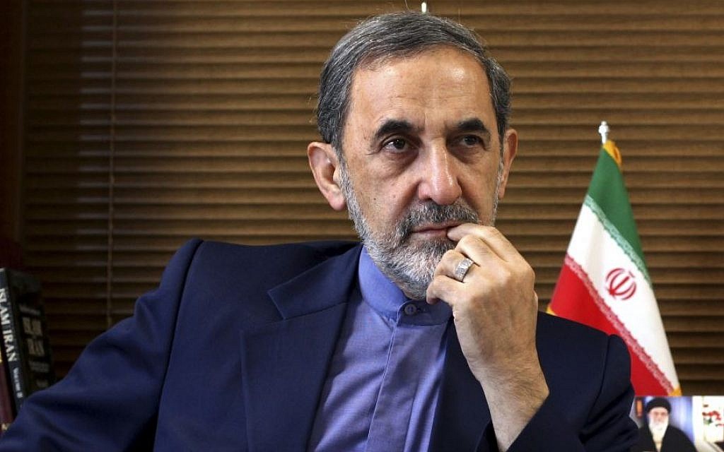 ساسة وناشطون عراقيون يهاجمون مستشار خامنئي