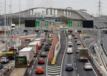 عُمان تبحث الاستثمار في قطاع التكنولوجيا داخل المملكة المتحدة