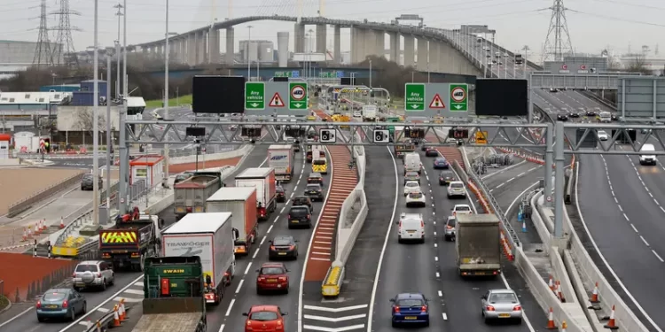 عُمان تبحث الاستثمار في قطاع التكنولوجيا داخل المملكة المتحدة