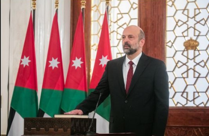 عمر الرزاز يؤدي اليمين الدستورية رئيسا للوزراء