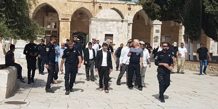 مستوطنون يقتحمون المسجد الأقصى في “عيد المساخر”