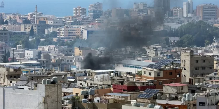 مسلحو عين الحلوة بلبنان يحتلون مباني أممية.. الأونروا تحذر