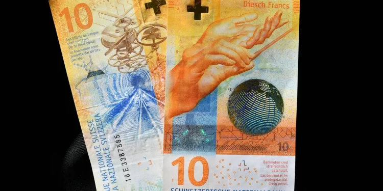 الفرنك السويسري يسجل أكبر قفزة يومية مقابل اليورو منذ 2015