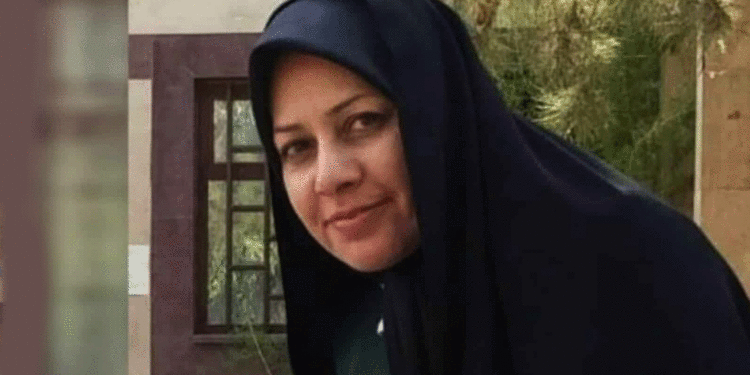 ابنة شقيقة خامنئي تدخل في إضراب عن الطعام