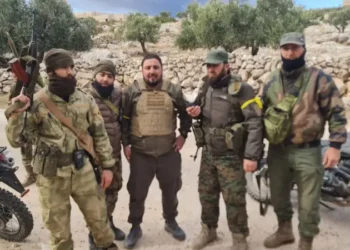 الفصائل المسلحة تسيطر على غالبية حلب… والجيش السوري: نحضّر لهجوم مضاد