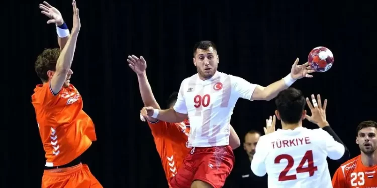 وفاة قائد منتخب تركيا تحت أنقاض الزلزال المدمر
