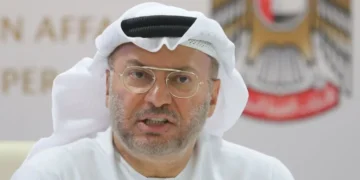 قرقاش: عودة الحرب بين أمريكا وايران سيعقد الامور فقط