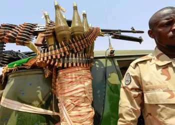 مسيرات للجيش جنوب الخرطوم.. والدعم السريع تقصف القيادة