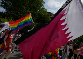 بريطانيا: لنحترم خصوصية قطر وعاداتها