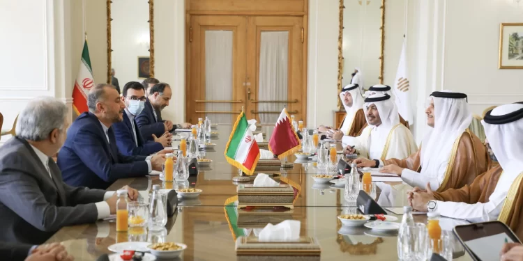 مصادر توضح اسباب زيارة وزير خارجية قطر إلى إيران