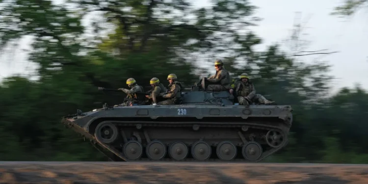 القوات الروسية تسيطر على بلدة جديدة في شرق أوكرانيا