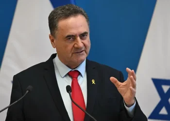 وزير الدفاع الاسرائيلي مهدداً “سنهز أسطح منازل الضاحية الجنوبية”