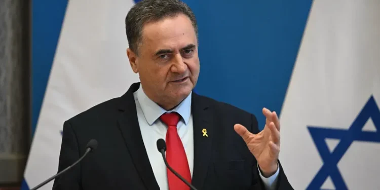 وزير الدفاع الاسرائيلي مهدداً “سنهز أسطح منازل الضاحية الجنوبية”