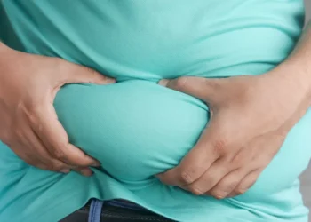 للتخلص من دهون البطن بسرعة.. تجنب هذا الطعام فورا