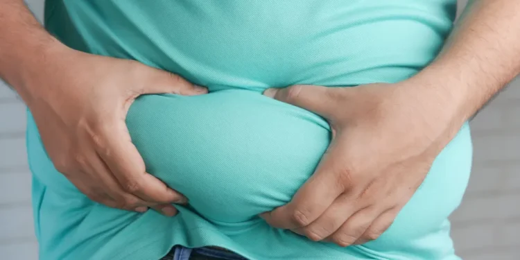 للتخلص من دهون البطن بسرعة.. تجنب هذا الطعام فورا