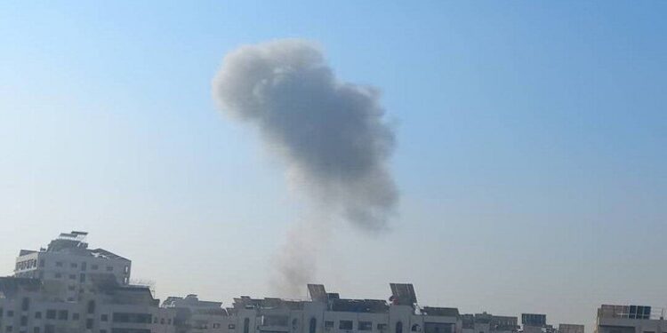 اسرائيل تستهدف اجتماعاً ضم قيادات ايرانية وعناصر حزب الله اللبناني في سوريا