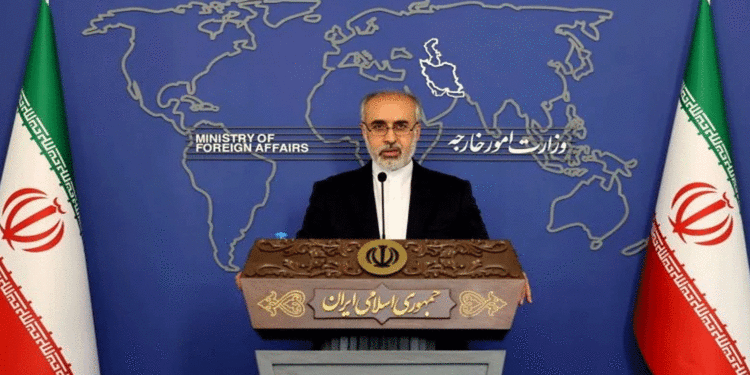 طهران تأسف لدور باريس “التدخلي وغير البناء” حيال إيران