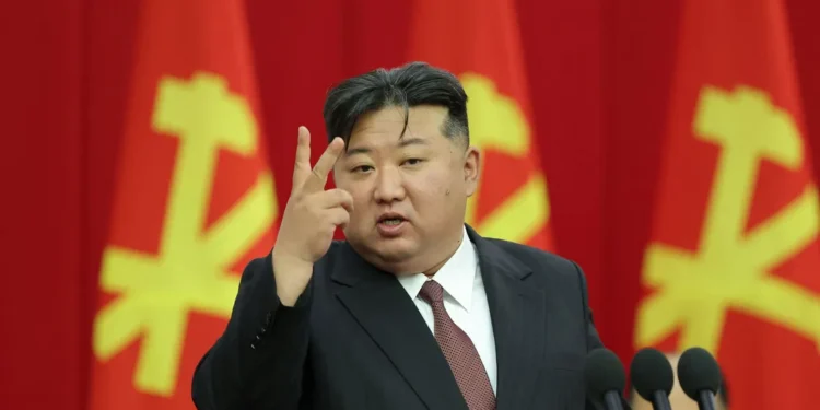 زعيم كوريا الشمالية يتعهد بتجهيز قوته النووية لمواجهة أميركا