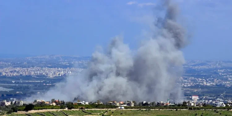 التوتر مستمر في جنوب لبنان.. وإسرائيل تقصف مواقع لحزب الله
