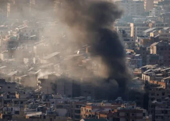 قصف قاعدة عسكرية قرب حيفا.. ومقتل قيادي كبير في حزب الله