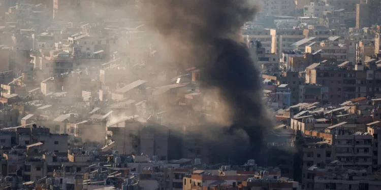 قصف قاعدة عسكرية قرب حيفا.. ومقتل قيادي كبير في حزب الله