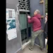تجدد الأزمة.. لبناني يطلق النار على مصرف في صيدا لرفضه التحويل وفق سعر البنك (فيديو)