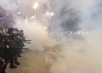 لوس أنجلوس تتحول إلى “بؤرة غضب” على سياسات الهجرة