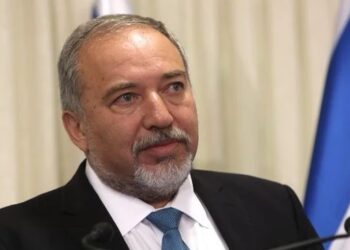 ليبرمان يخطط: غزة لمصر والضفة للأردن وحل الدولتين إلى الجحيم
