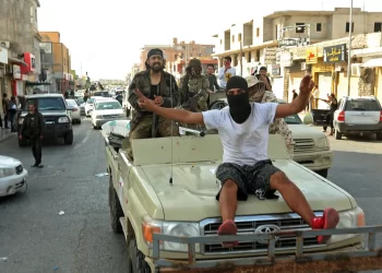 اشتباكات بغرب ليبيا.. تعذر صلاة الجمعة وإجلاء مئات العائلات