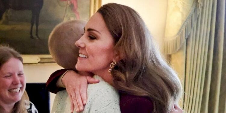 وفاة ليز هاتون… المصورة الشابة التي ألهمت أميرة ويلز “كيت ميدلتون”