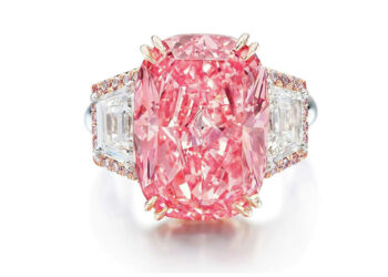 ماسة وردية بيعت بنحو 58 مليون دولار ضمن مزاد في هونغ كونغ