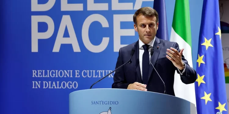 ماكرون: السلام ممكن حين “يقرره الأوكرانيون”