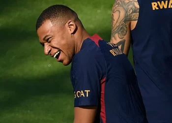مبابي يكسر صمته ويرد على عرض الهلال
