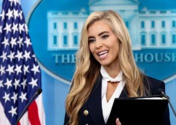 الشكوك والمؤهلات تطارد متحدثة البيت الأبيض