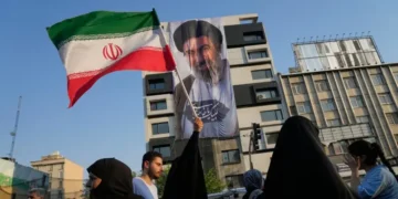 غموض متضارب حول وضع مجتبى خامنئي الصحي ودوره في قيادة إيران