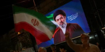“رغم سر الاختفاء” مجتبى خامنئي يوجه رسالة للداخل الإيراني