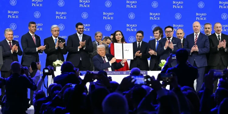 الرئيس الامريكي يوقع الميثاق التأسيسي لـ”مجلس السلام” في دافوس
