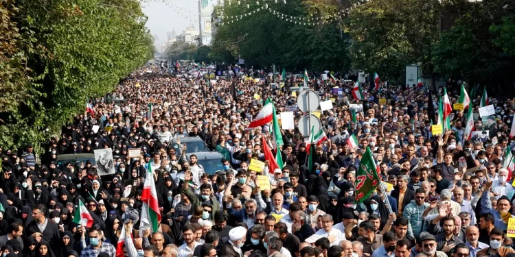قائد “الحرس الإيراني” يحذر المحتجين: اليوم هو آخر أيام الشغب