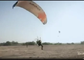 بمحركات بدائية.. سجلت طائرات شراعية بصمتها في غلاف غزة!
