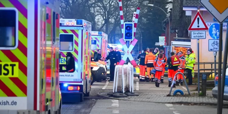 رجل يطعن ركاب قطار في ألمانيا وتقارير عن مقتل شخصين