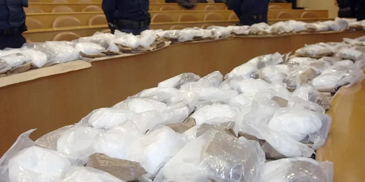 “إرهاب المخدرات”.. غذاء مشترك للمهربين والمتطرفين بإفريقيا