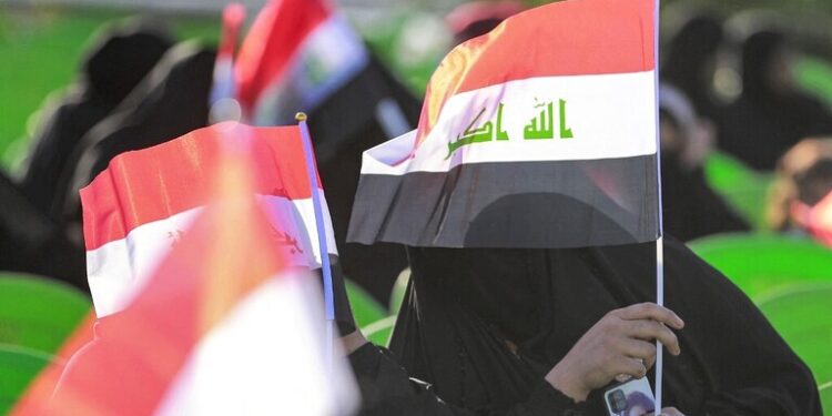 حريق كبير يلتهم مخيم النازحين شمالي العراق (فيديو)