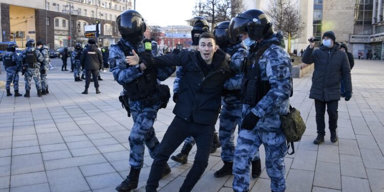 القبض على مدرس اغتصب إحدى طالباته بالمغرب