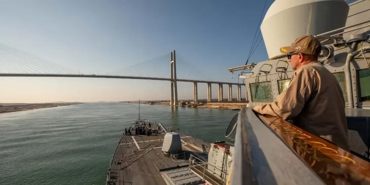 الأسطول الخامس الأميركي يعلن وصول مدمرة بحرية إلى الشرق الأوسط