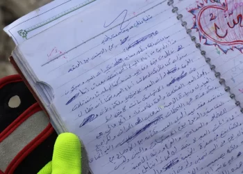 مذكرات طفلة سورية تخرج من تحت الأنقاض لتروي “حكاية حزينة”